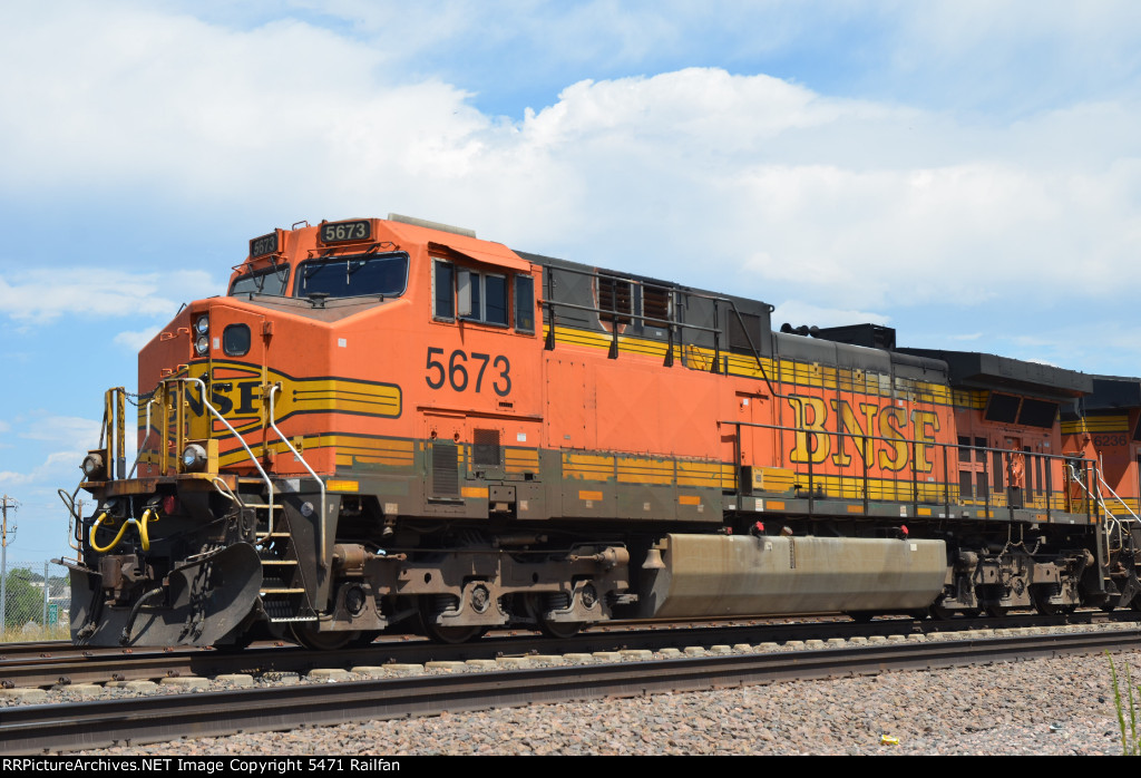 BNSF 5673